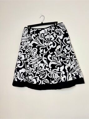 First Option Black White Floral A-Line Flare Skirt Size 14 Damask